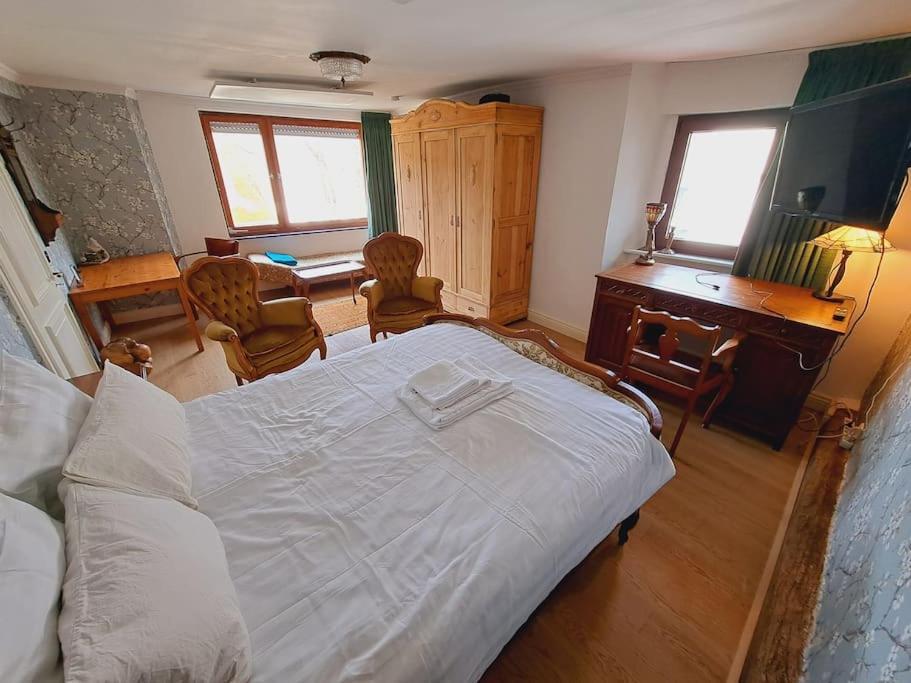 Haus Moselwald - 3 Bedrooms Enkirch Extérieur photo